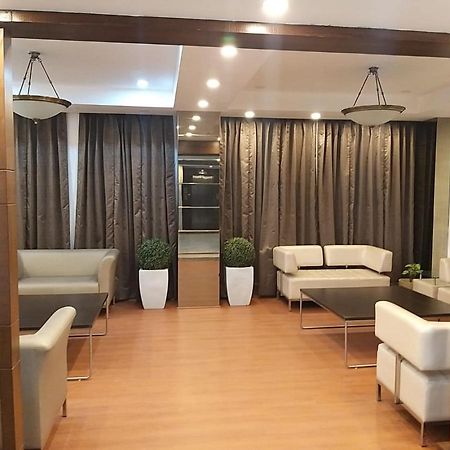 Hide Away Suites Noida Exterior photo