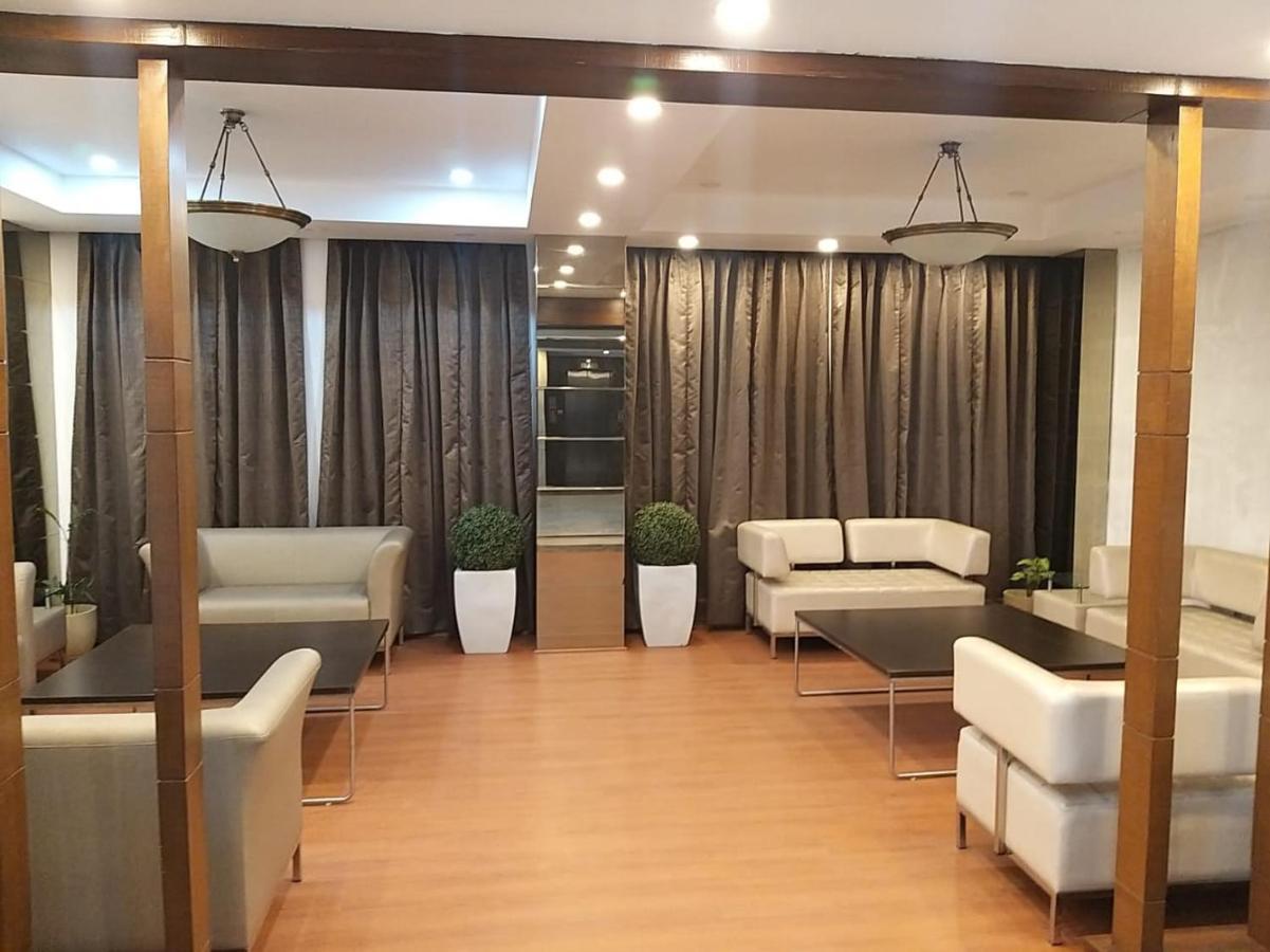 Hide Away Suites Noida Exterior photo