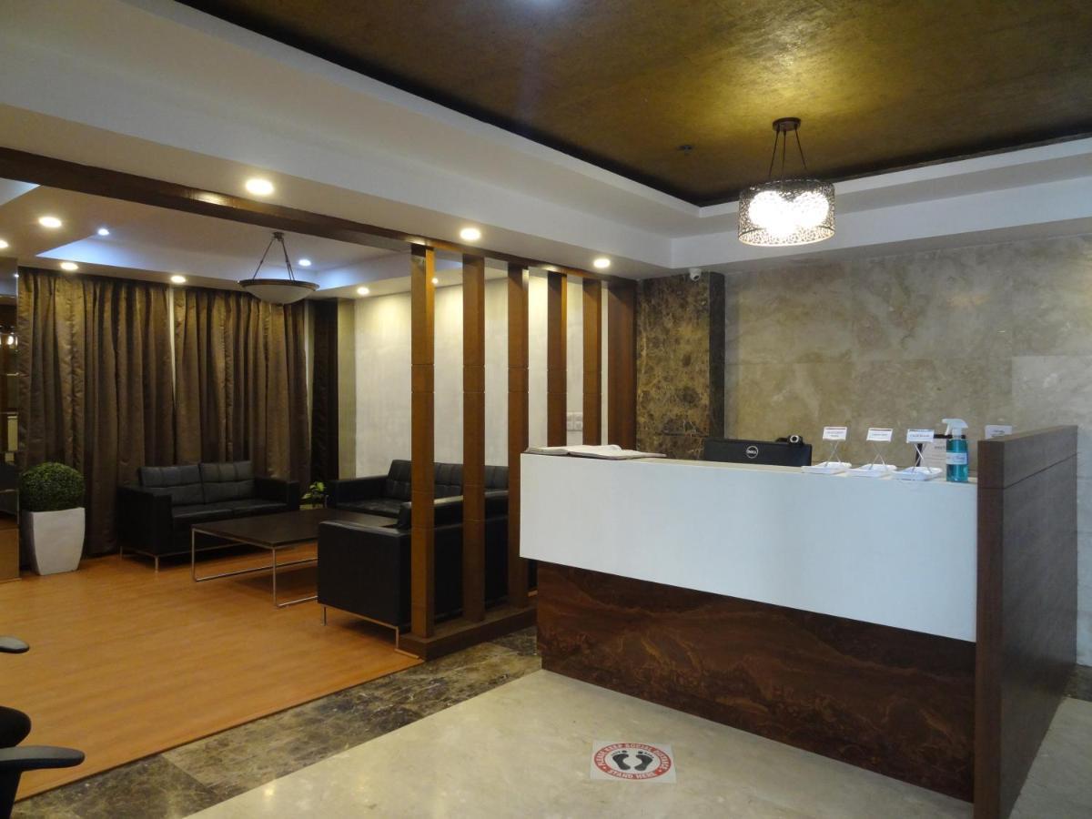 Hide Away Suites Noida Exterior photo