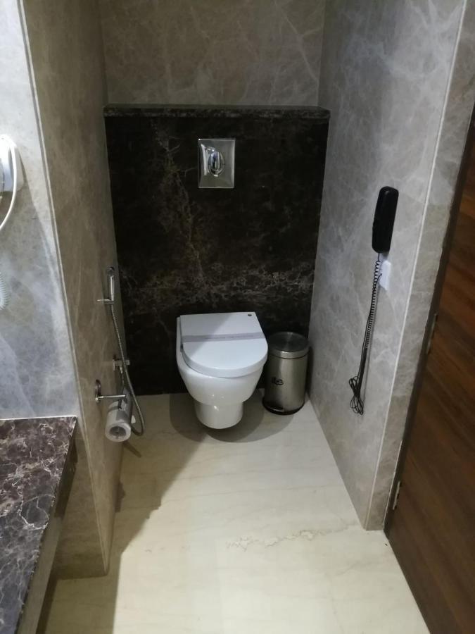 Hide Away Suites Noida Exterior photo
