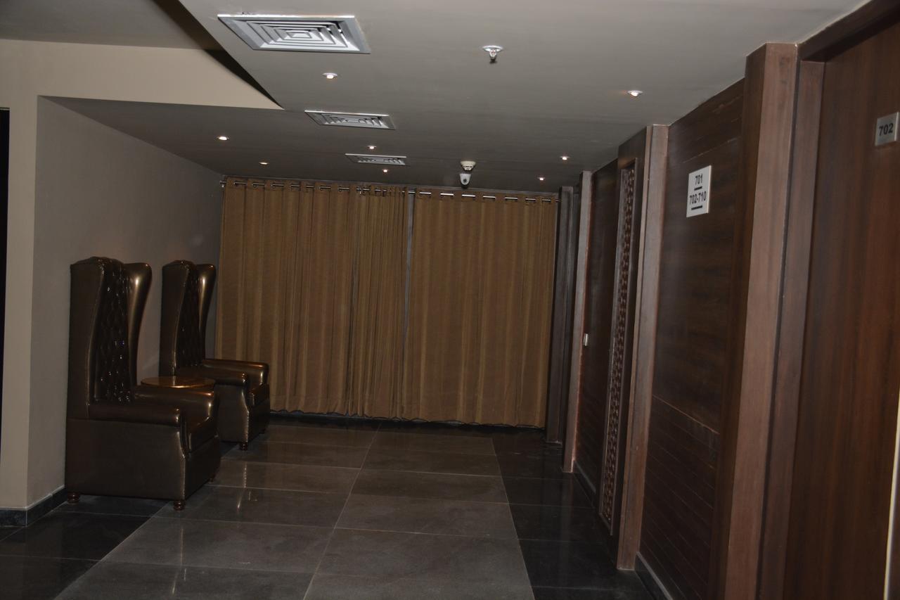 Hide Away Suites Noida Exterior photo