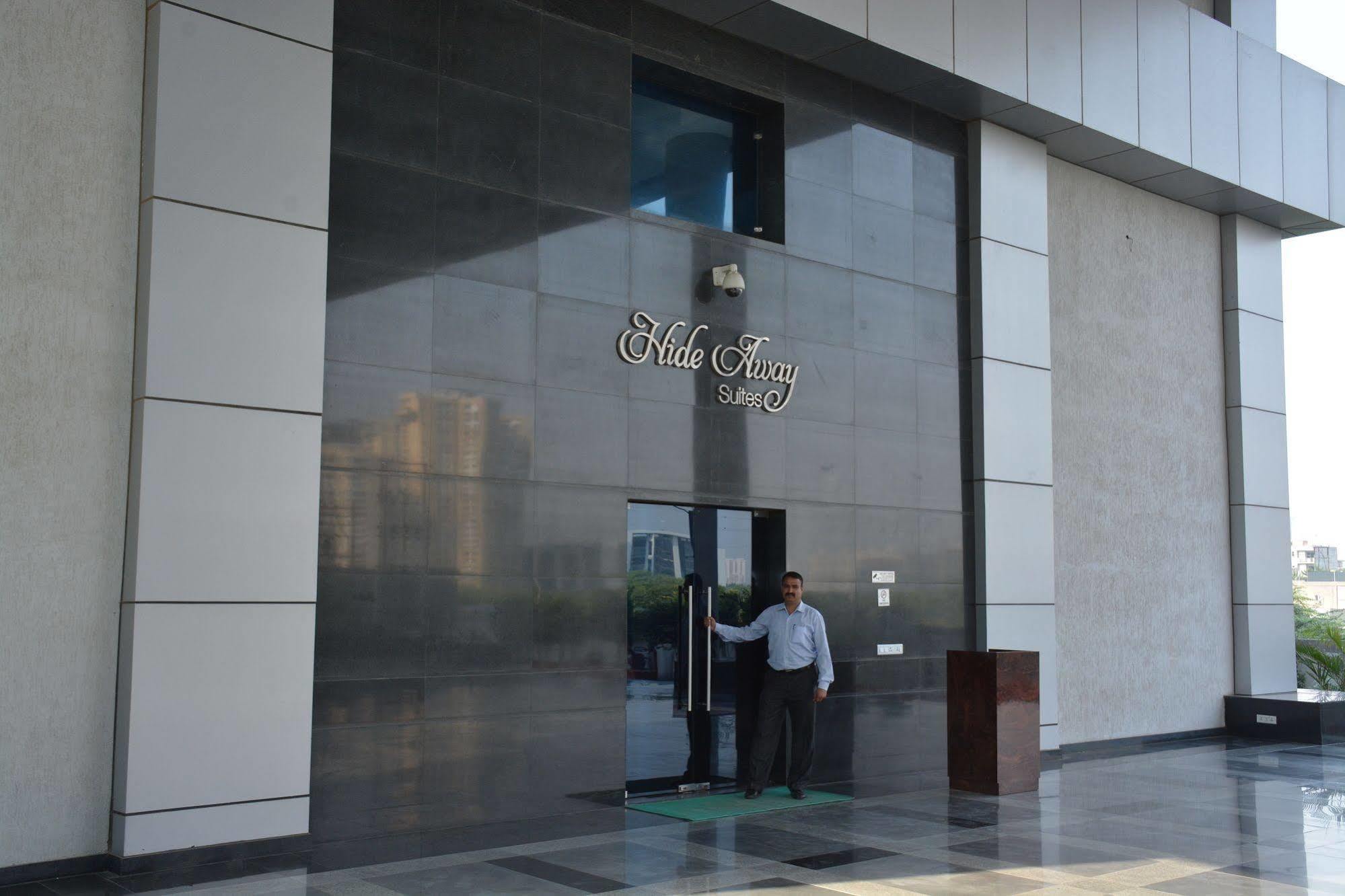 Hide Away Suites Noida Exterior photo